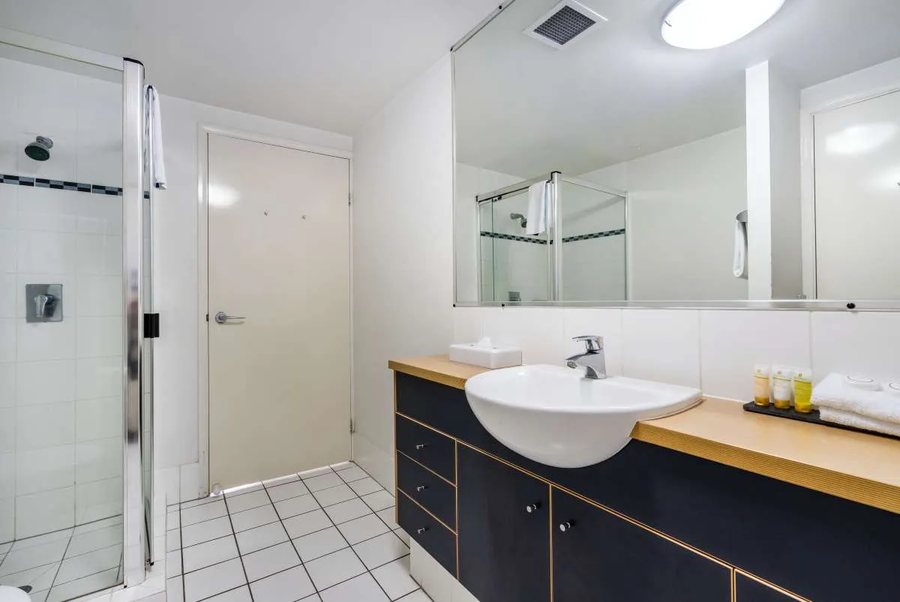 The Docks On Goodwin Apartments — Bathroom