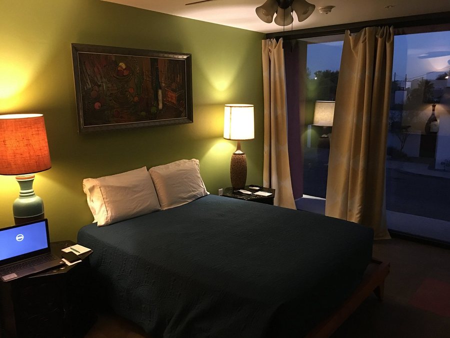 The Downtown Clifton — Guest room