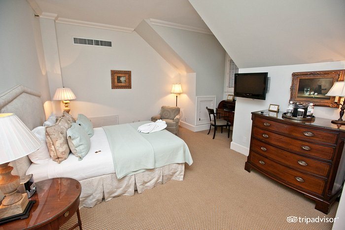 The Duke Mansion — Guest room