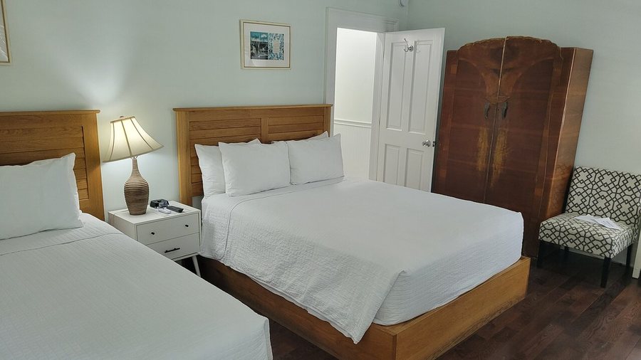 The Duval House — Guest room