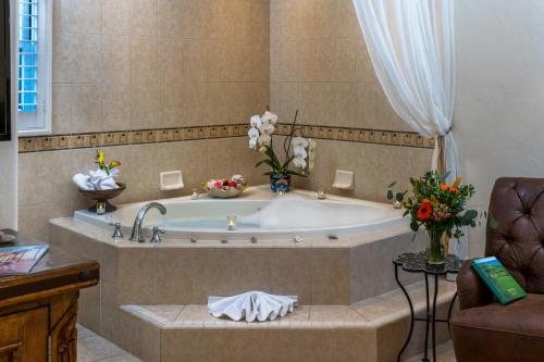 The Eagle Inn — Bathroom