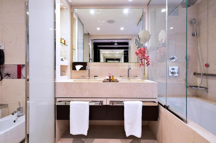 The Editory Garden — Bathroom