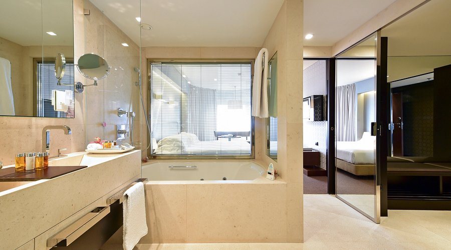 The Editory House Ribeira — Bathroom