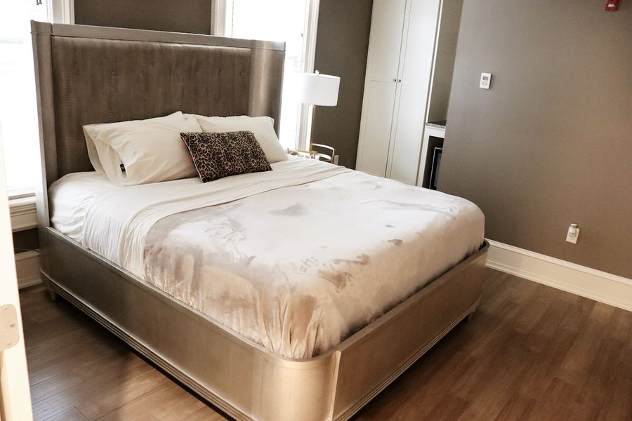 The Edward Hotel — Guest room