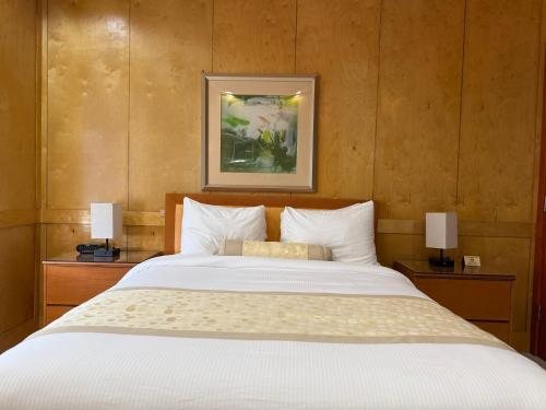 The Eldon Luxury Suites — Guest room