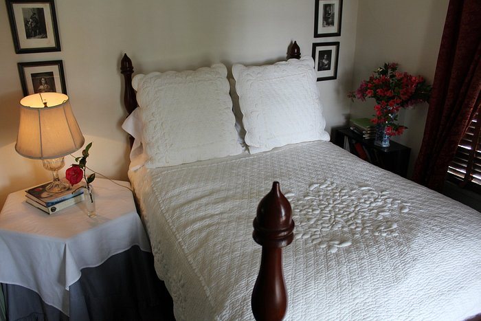 The Elms Bed and Breakfast — Guest room