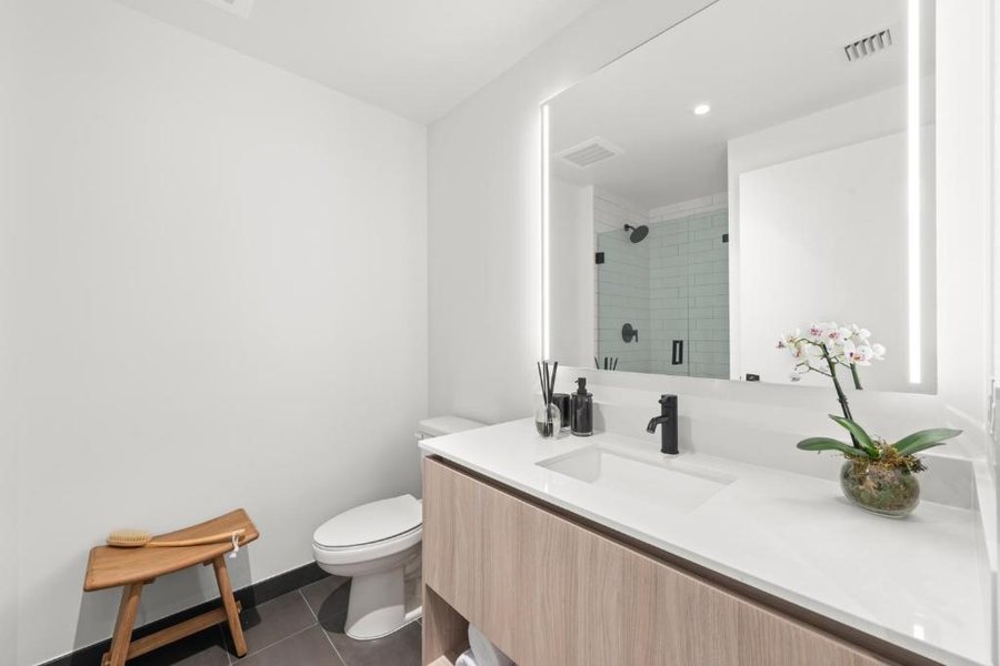 The Elser Hotel Miami Miami Florida — Bathroom