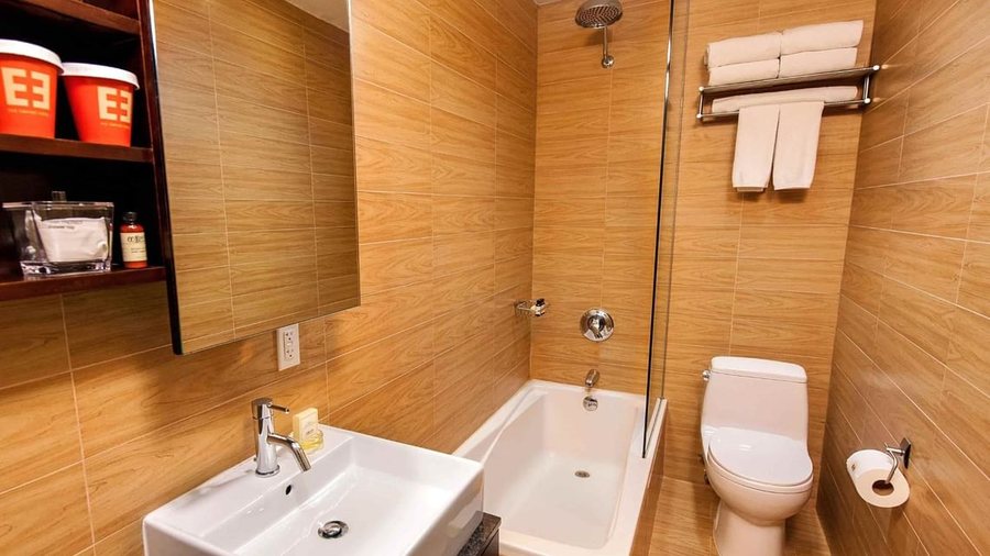 The Empire Hotel New York City New York — Bathroom