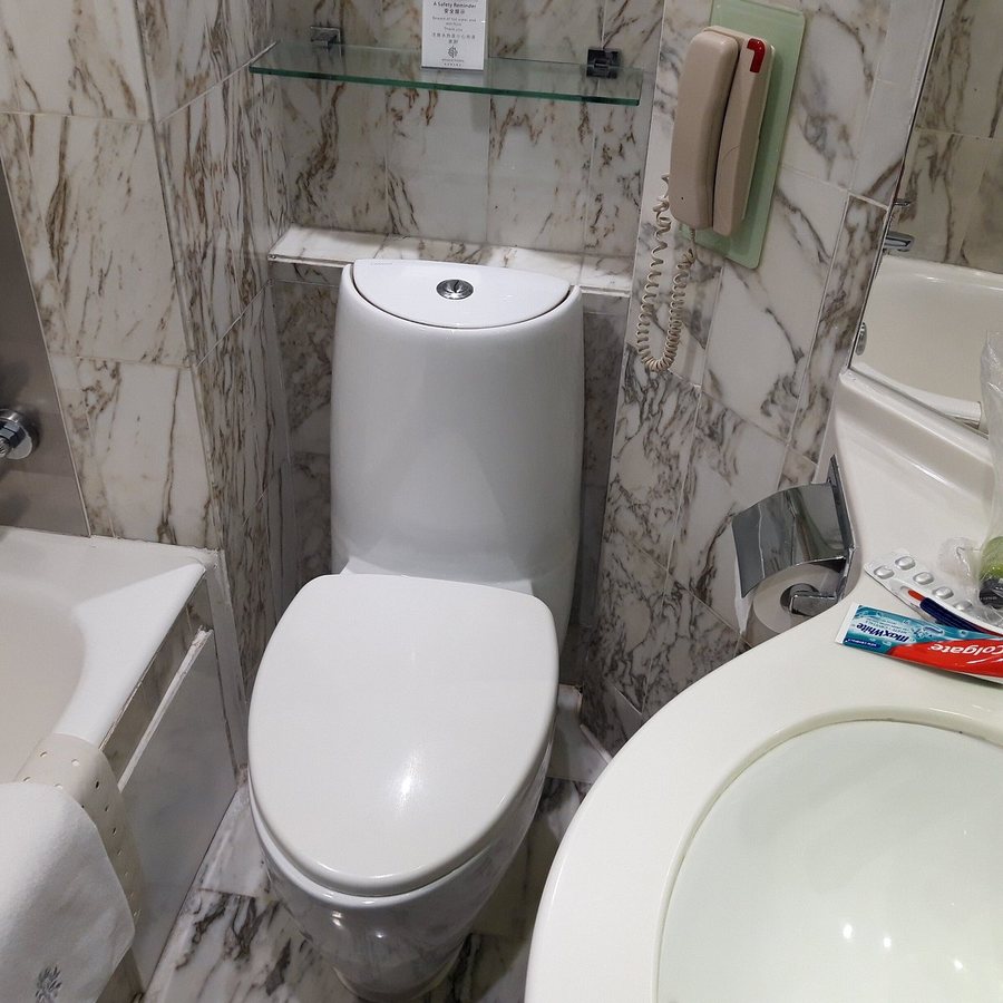 The Empire Hotel Wan Chai — Bathroom