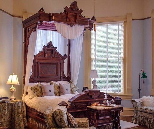 The Empress Of Little Rock — Guest room
