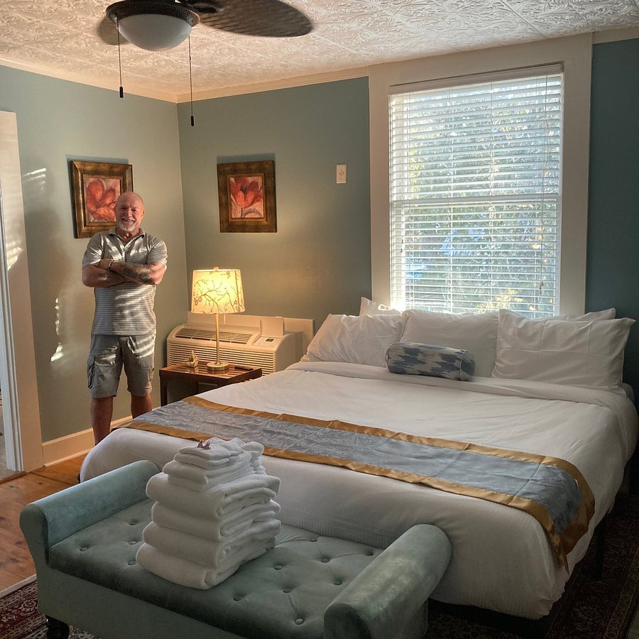 The Estate at Mount Dora — Guest room