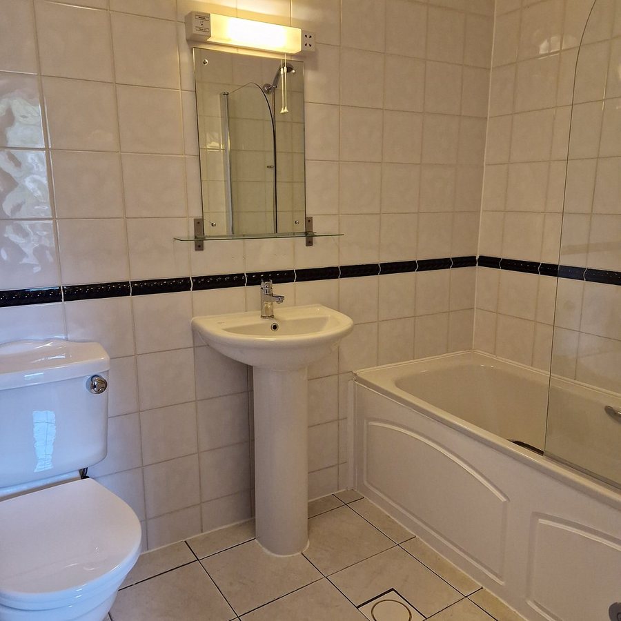 The Euro Hotel London England — Bathroom