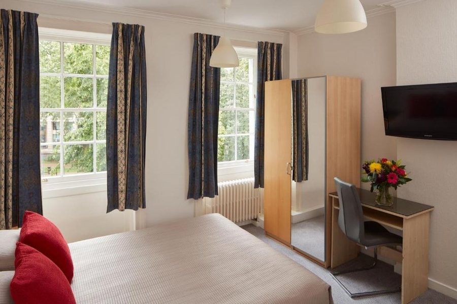 The Euro Hotel London England — Guest room