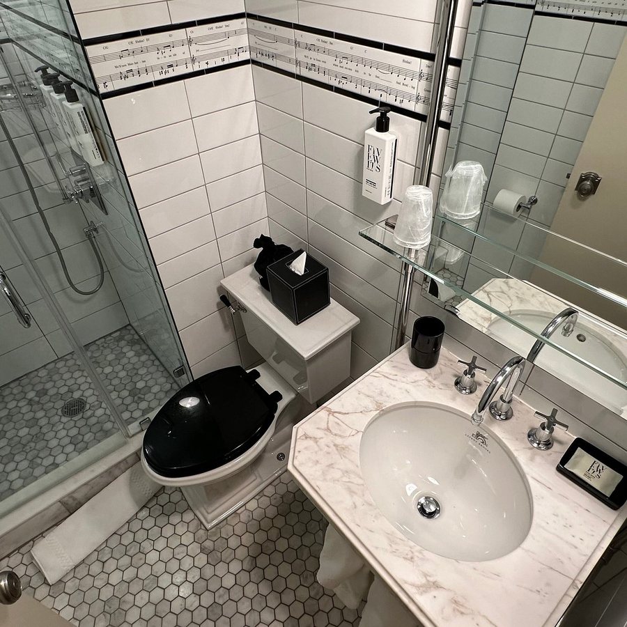 The Evelyn Hotel — Bathroom