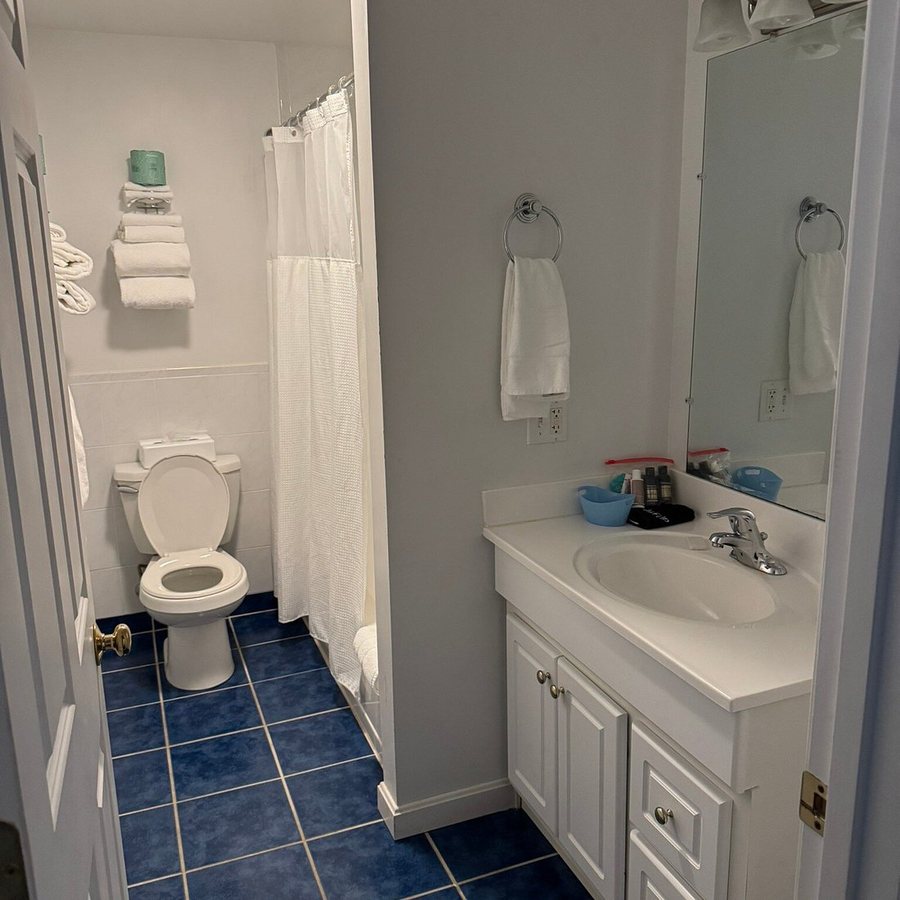 The Even tide — Bathroom