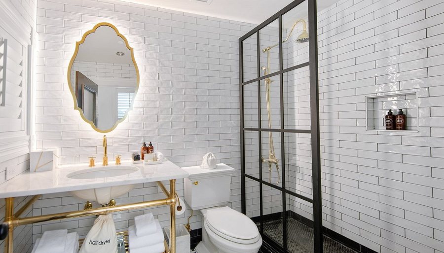 The Fairmount Hotel — Bathroom