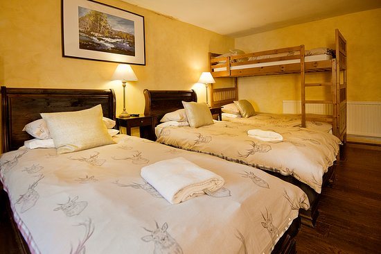 The Falls of Dochart Inn — Guest room