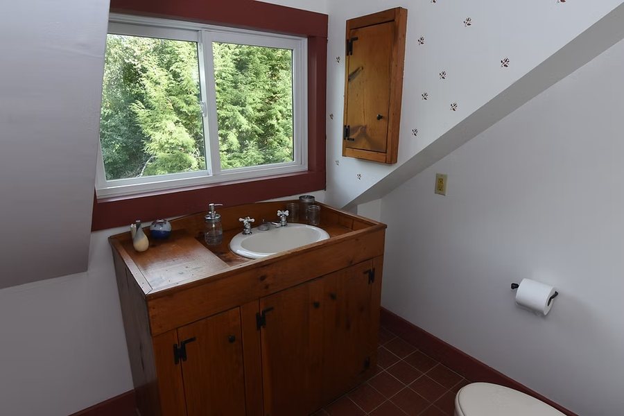 The Featherbed Inn Nordic Spa — Bathroom