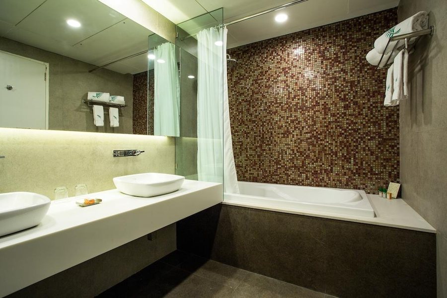 The Fern Residency Mumbai Maharashtra — Bathroom