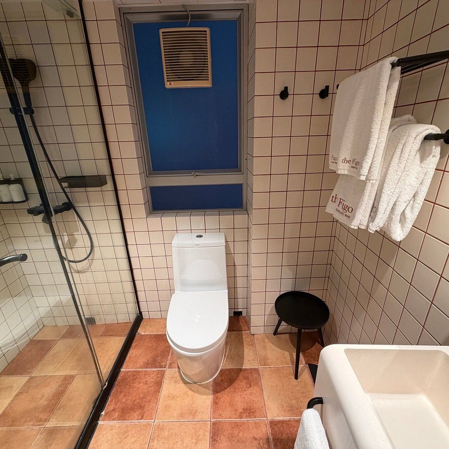 The Figo — Bathroom