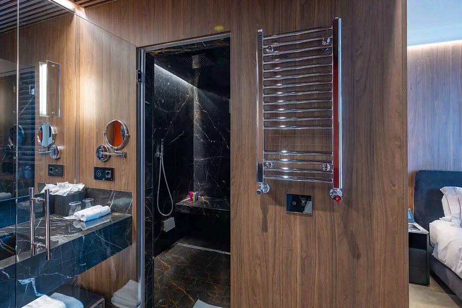The First Roma Dolce — Bathroom