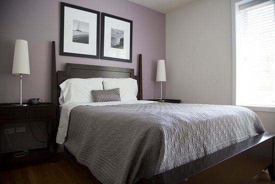 The Flats at Loyola Station Chicago Illinois — Guest room