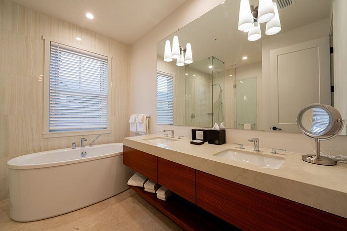 The Florida Hotel Conference Center Orlando Florida — Bathroom