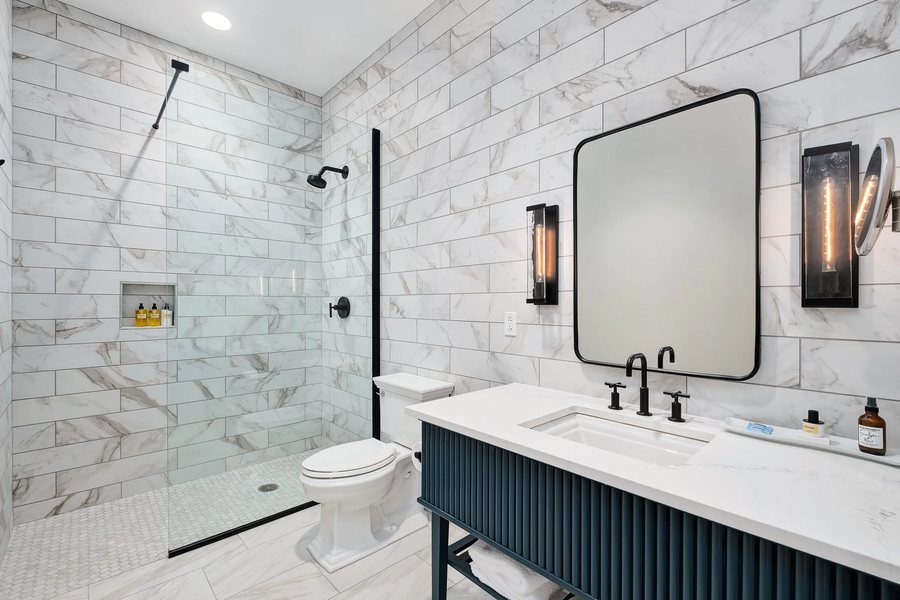 The Flying Fifty a Luxury Boutique Hotel Cullman — Bathroom