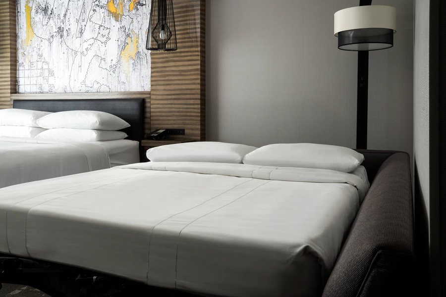 The Fontana Hotel — Guest room