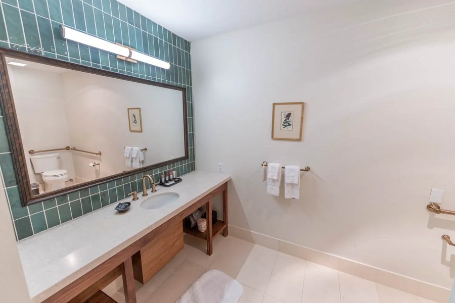 The Forest Villas Hotel — Bathroom