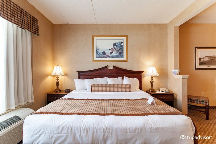 The Fort William Henry Hotel — Guest room