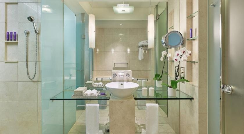 The Fullerton Hotel Sydney Sydney New South Wales — Bathroom