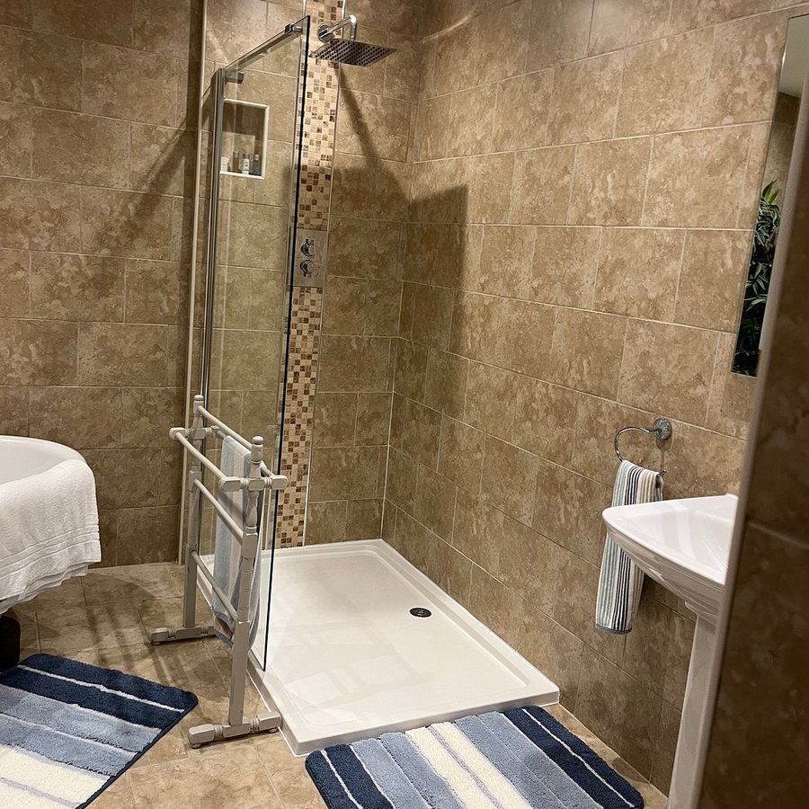 The Gables Bed and Breakfast — Bathroom