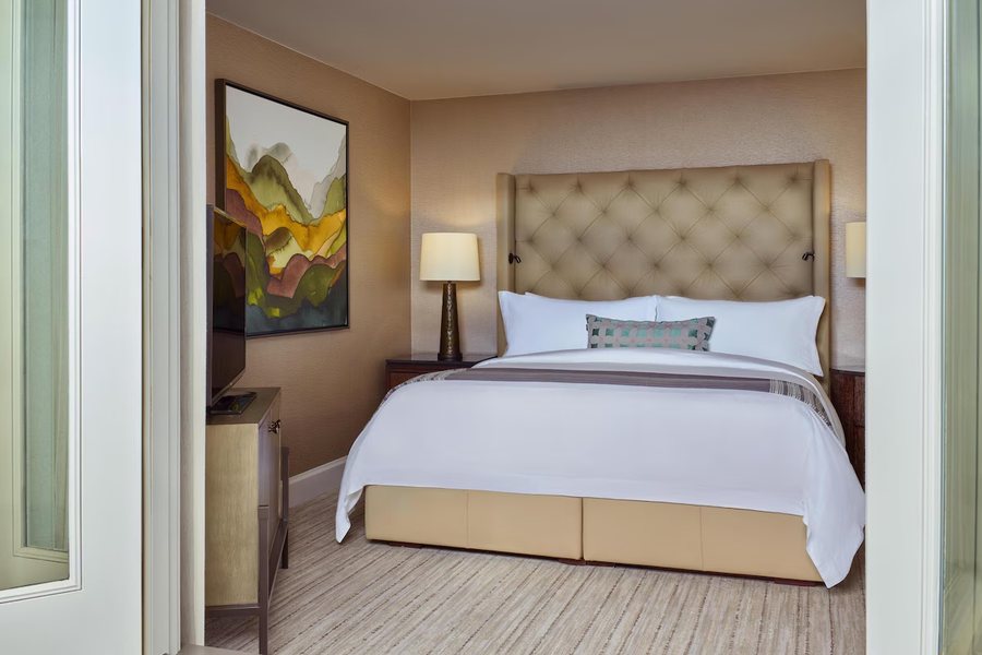 The Galatyn Lodge — Guest room