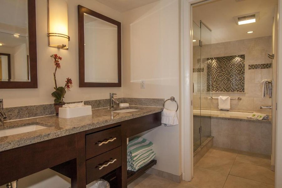The Galleon Resort And Marina — Bathroom