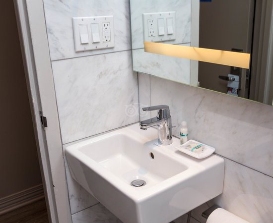 The Gallivant Times Square — Bathroom