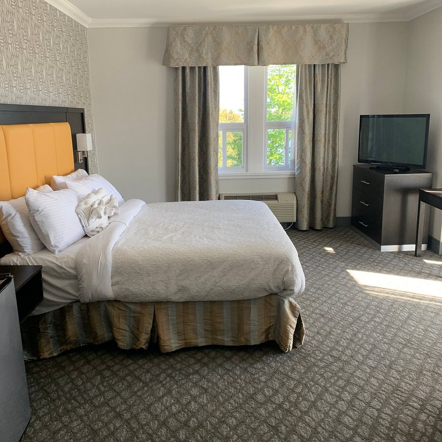 The Gananoque Inn And Spa — Guest room