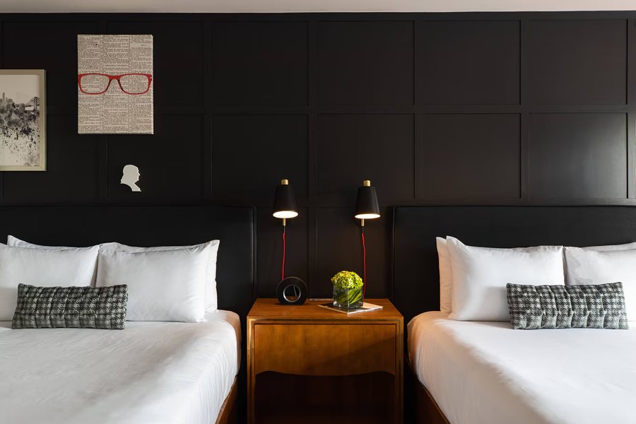 The Gas Lamp Hotel — Guest room