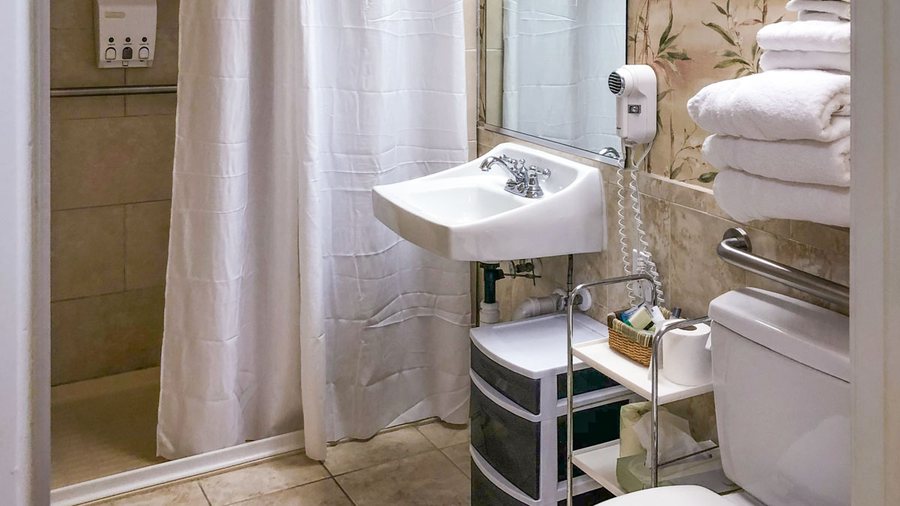 The Gasparilla Inn — Bathroom