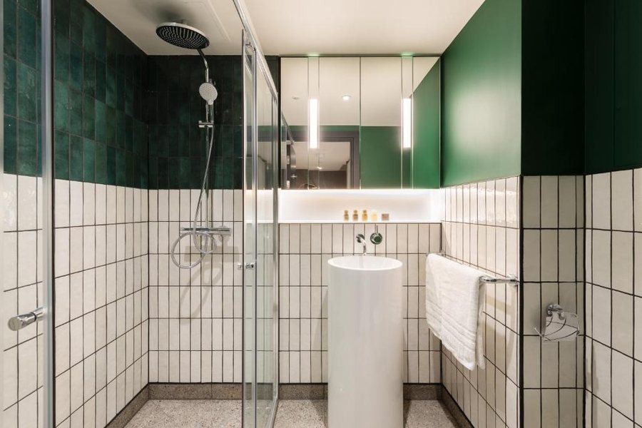 The Gate Aparthotel London City — Bathroom