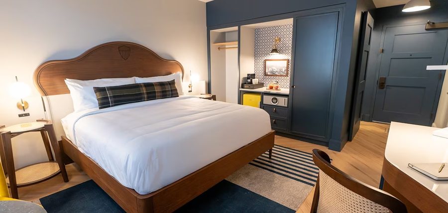 The George Hotel — Guest room