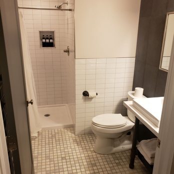 The George Montclair New Jersey — Bathroom