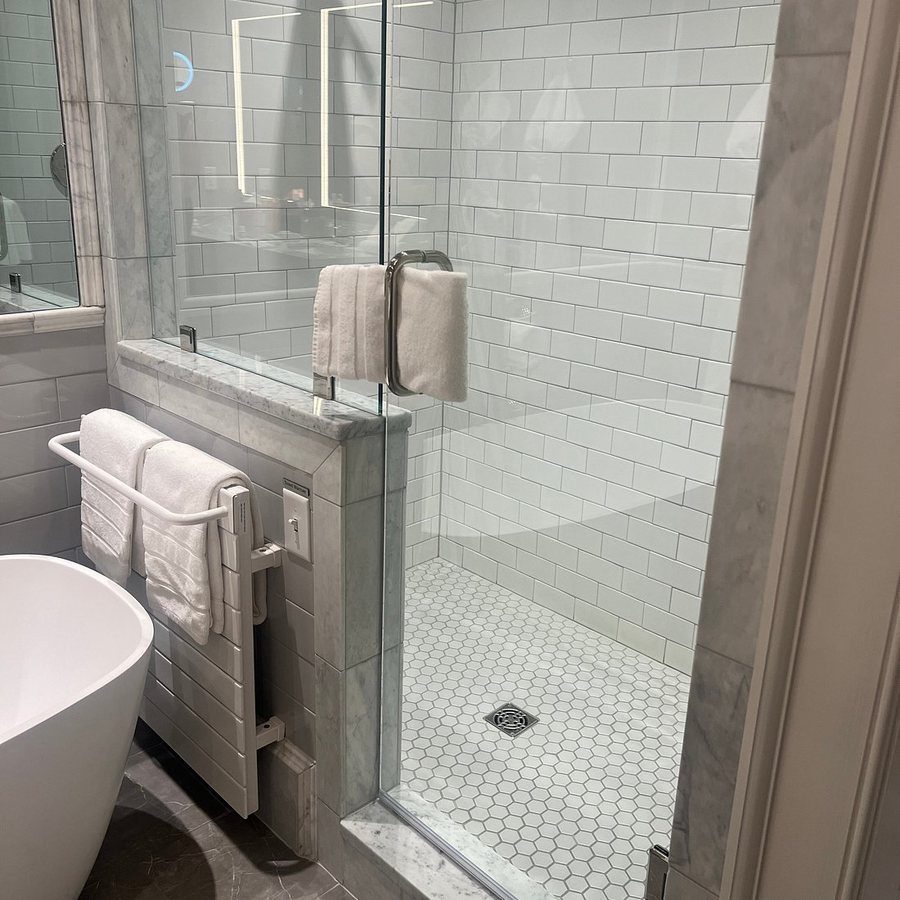 The Georges — Bathroom