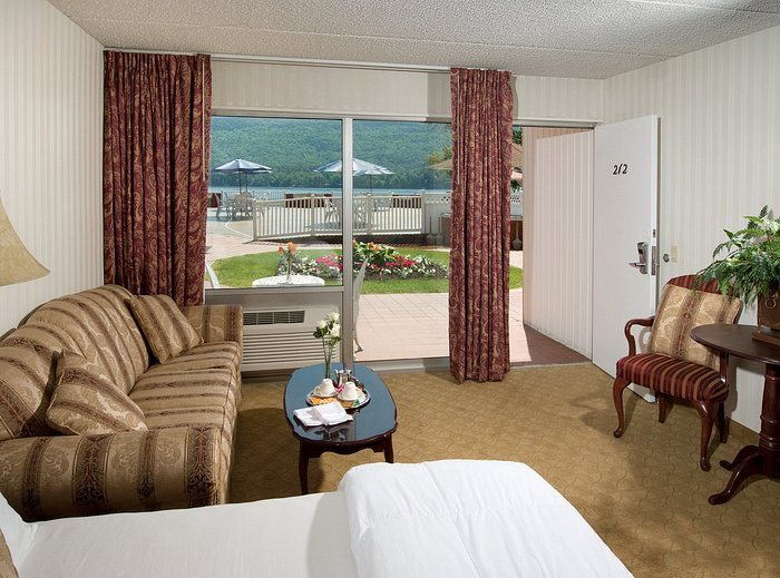 The Georgian Lakeside Resort — Guest room