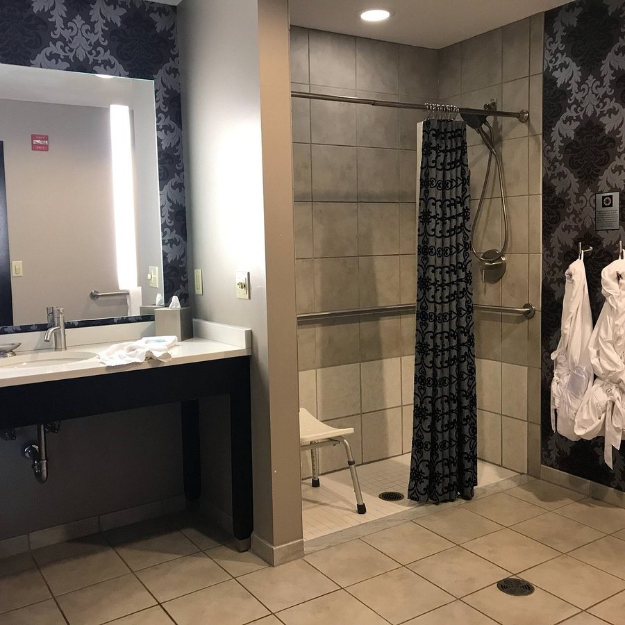 The Giacomo An Ascend Collection Hotel — Bathroom