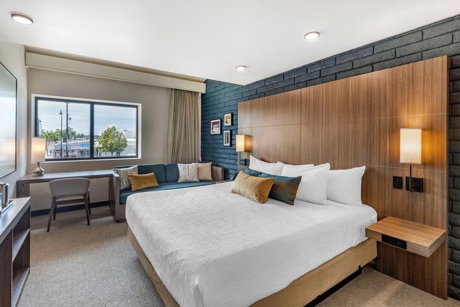 The Gibson Hotel Great Falls Ascend Hotel Collection — Guest room