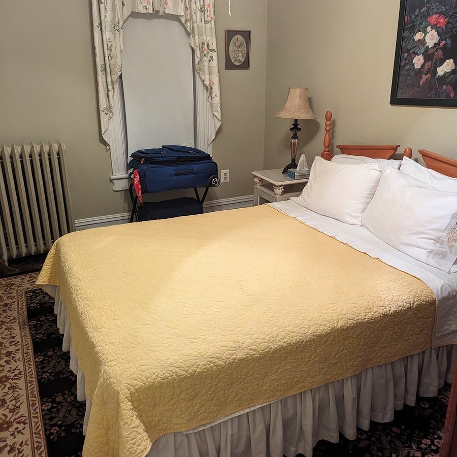 The Gingerbread House B and B — Guest room