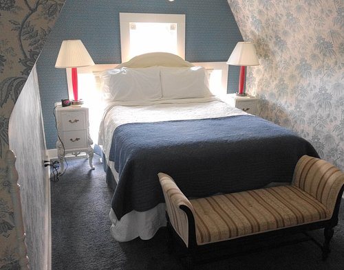The Ginkgo Tree — Guest room