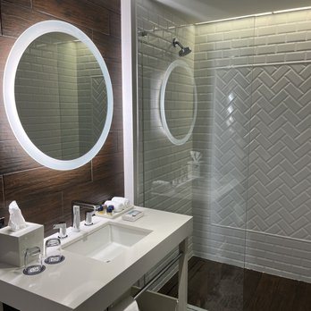The Goodwin Hotel — Bathroom