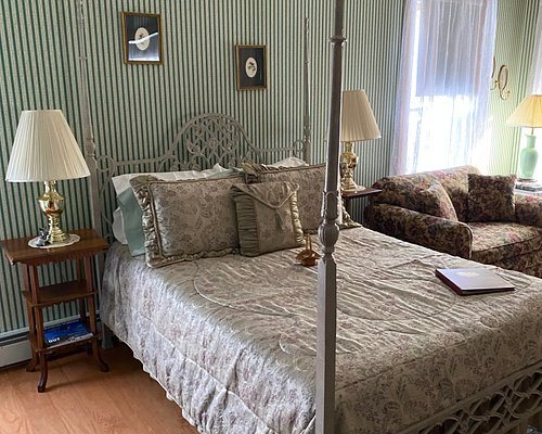 The Governor s Inn — Guest room